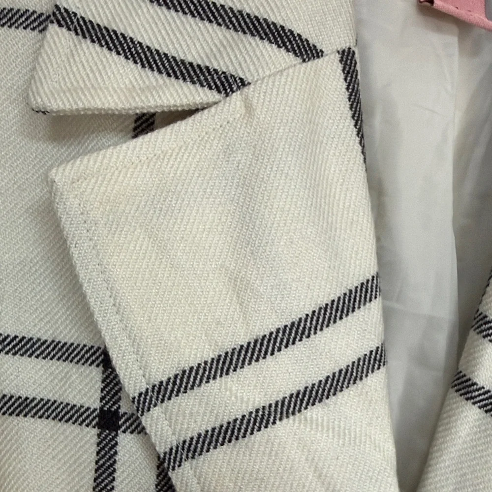 Bandolino Cream and Black Plaid Blazer - Picture 3 of 9